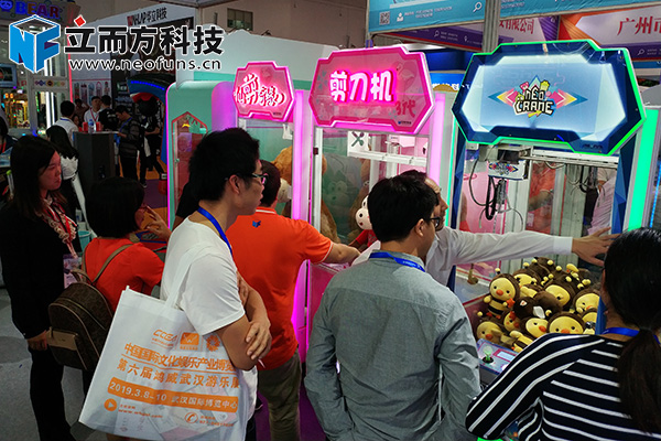 立而方剪刀机三代礼品机